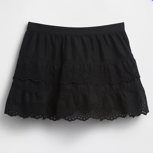 BNWT GAP size medium Black Eyelet mini skort - Picture 6 of 14